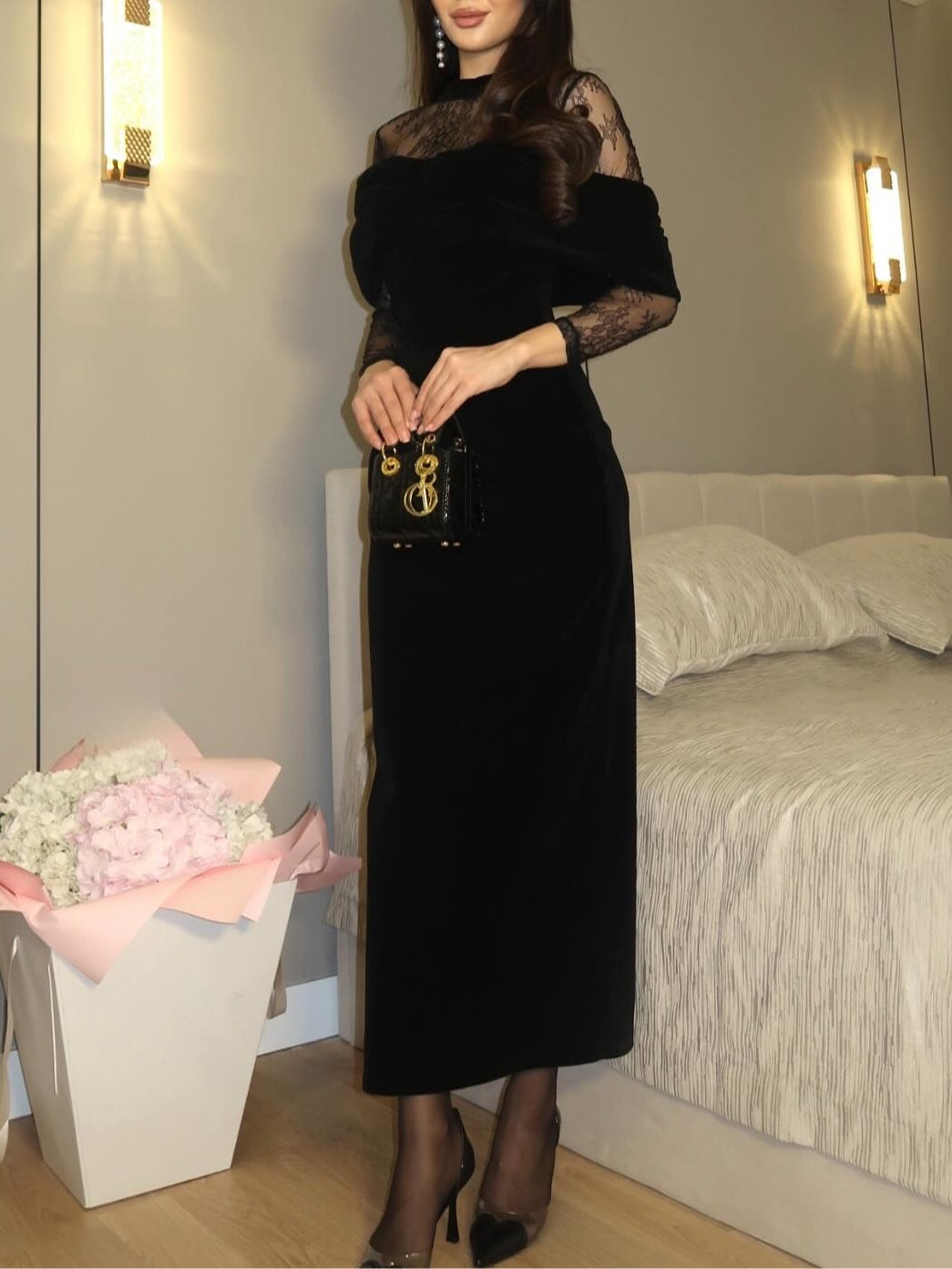 Velmora – elegancka sukienka z koronką